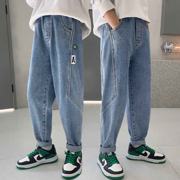 Őszi alkalmi farmernadrág fiúknak zsebbel és mintával