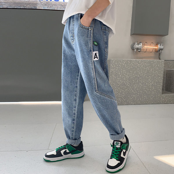 Őszi alkalmi farmernadrág fiúknak zsebbel és mintával