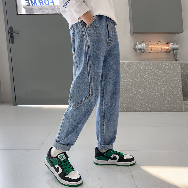 Őszi alkalmi farmernadrág fiúknak zsebbel és mintával