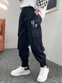 Vaikiškos kelnės su kišenėmis ir raštu