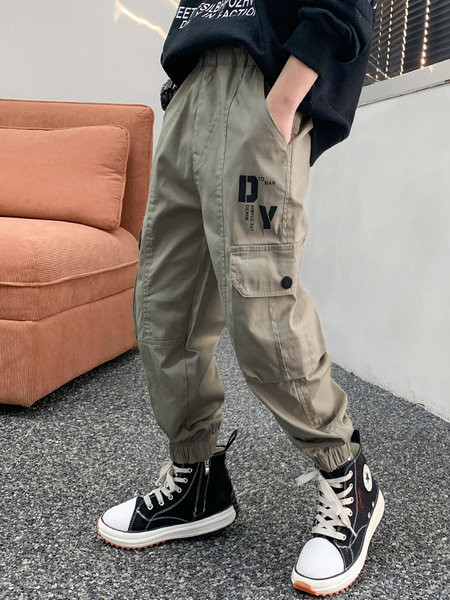 Vaikiškos kelnės su kišenėmis ir raštu