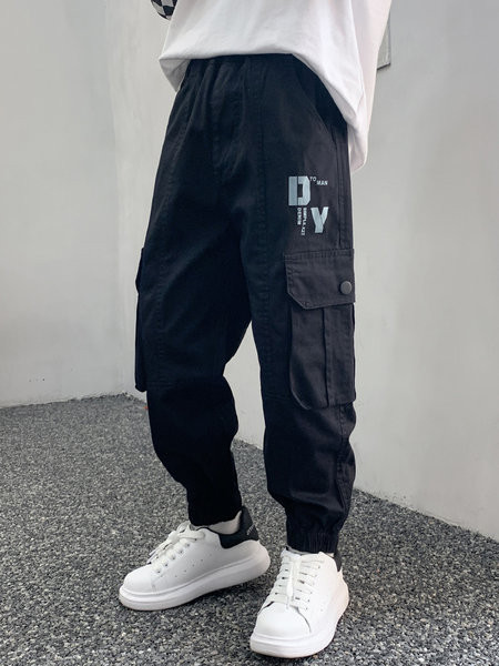 Vaikiškos kelnės su kišenėmis ir raštu