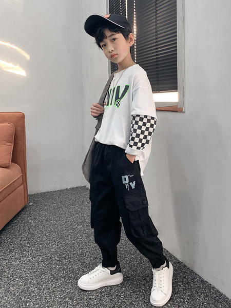 Vaikiškos kelnės su kišenėmis ir raštu