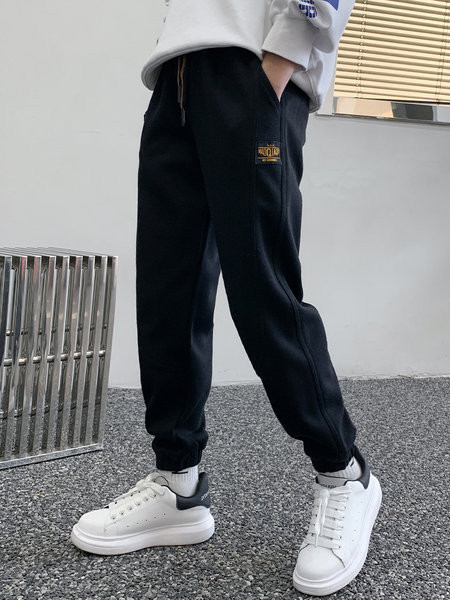 Sportinės kelnės berniukams su kišene ir kaklaraiščiais