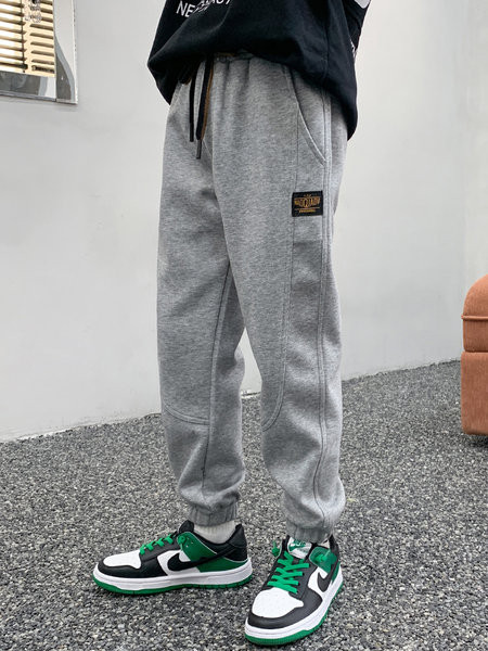 Sportinės kelnės berniukams su kišene ir kaklaraiščiais