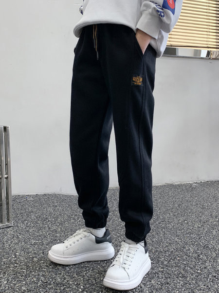 Sportinės kelnės berniukams su kišene ir kaklaraiščiais