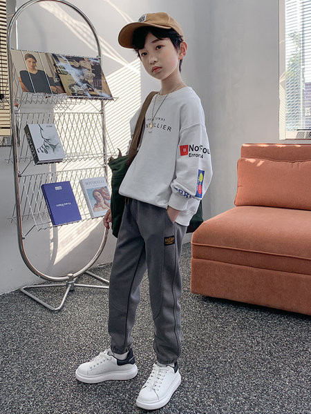 Sportinės kelnės berniukams su kišene ir kaklaraiščiais