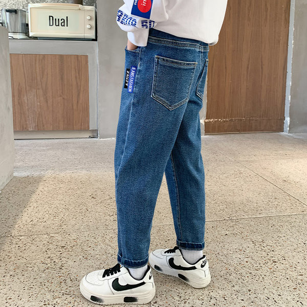 Gyermekfarmer gombbal és zsebbel