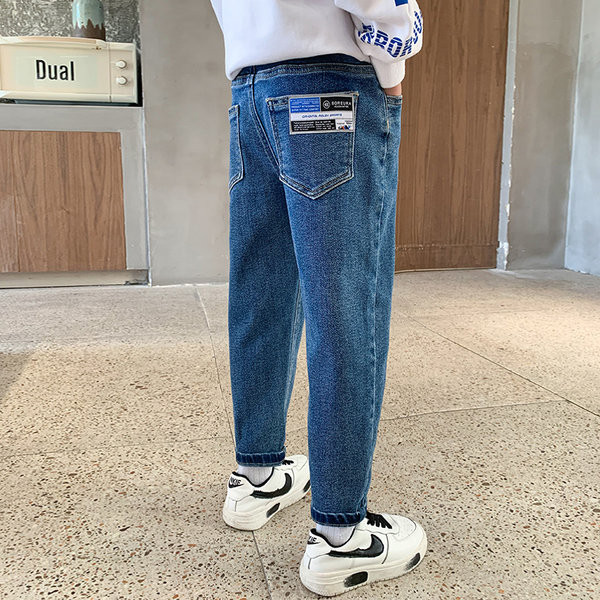 Gyermekfarmer gombbal és zsebbel