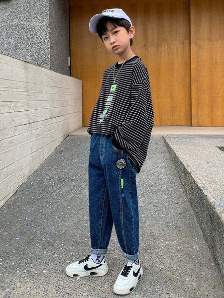 Gyermekfarmer mintával és zsebbel