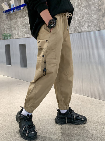 Elastinės vaikiškos kelnės berniukams su kišene ir kaklaraiščiais