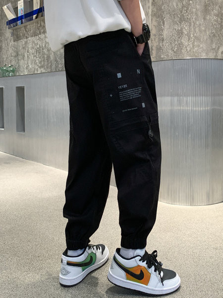 Elastinės vaikiškos kelnės berniukams su kišene ir kaklaraiščiais