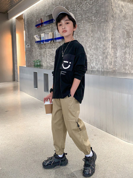 Elastinės vaikiškos kelnės berniukams su kišene ir kaklaraiščiais