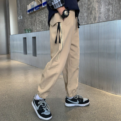 Gyerek sportnadrág zsebbel és fűzővel