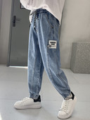 Fiúk széles szárú farmernadrágja fűzővel és zsebbel