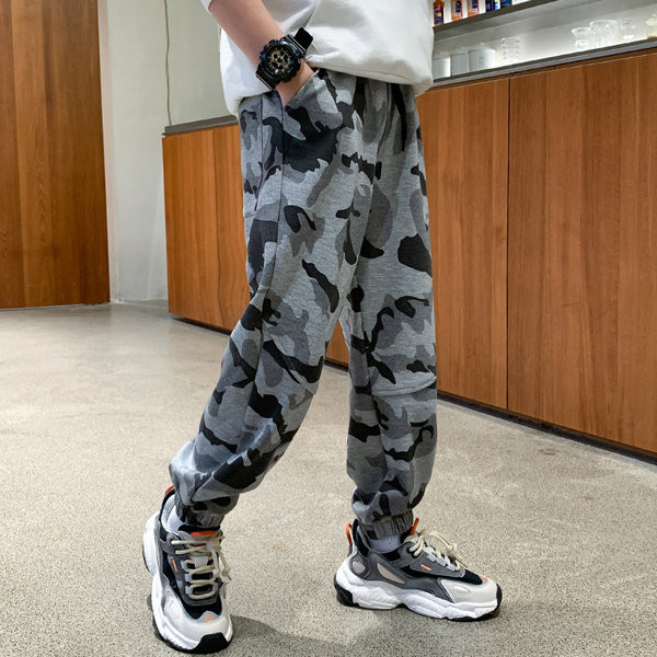 Gyermek terepszínű nadrág zsebbel