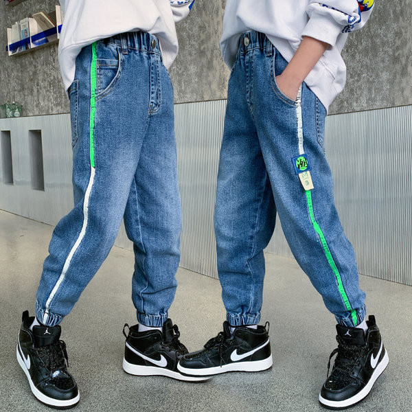 Gyerekfarmer szegéllyel és gombbal