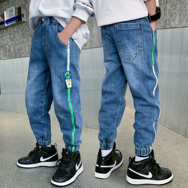 Gyerekfarmer szegéllyel és gombbal