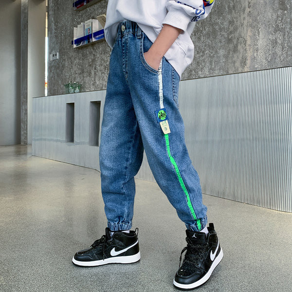 Gyerekfarmer szegéllyel és gombbal