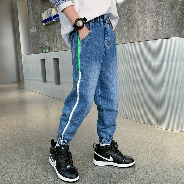 Gyerekfarmer szegéllyel és gombbal