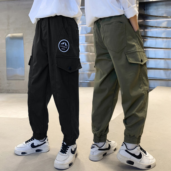 Dječje hlače s džepom u dvije boje