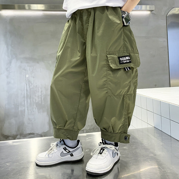 Divatos zsebes gyereknadrág fiúknak