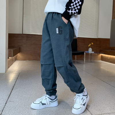 Alkalmi nadrág zsebbel és mintával fiúknak