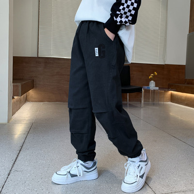 Alkalmi nadrág zsebbel és mintával fiúknak