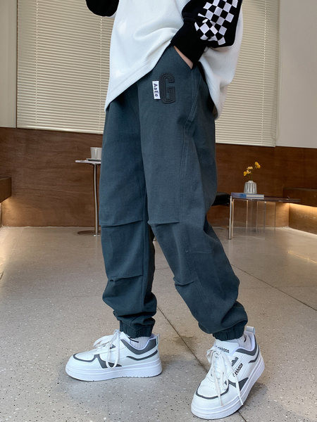 Alkalmi nadrág zsebbel és mintával fiúknak