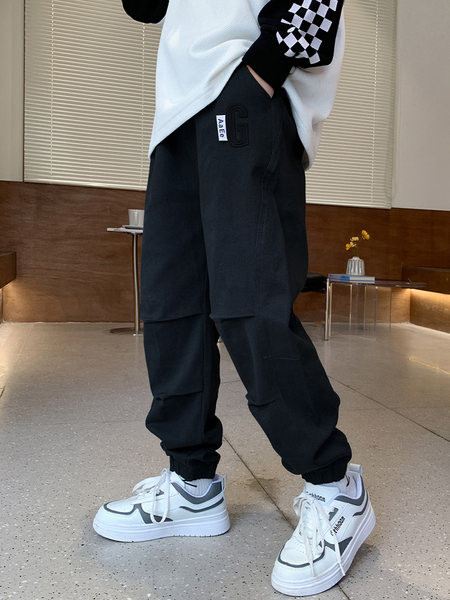 Alkalmi nadrág zsebbel és mintával fiúknak