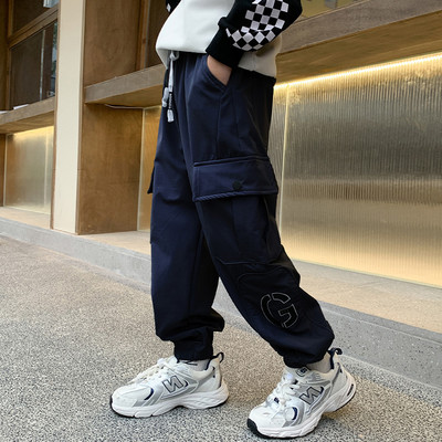 Gyerek sportnadrág fiúknak zsebbel és nyakkendővel