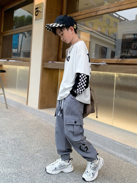 Gyerek sportnadrág fiúknak zsebbel és nyakkendővel