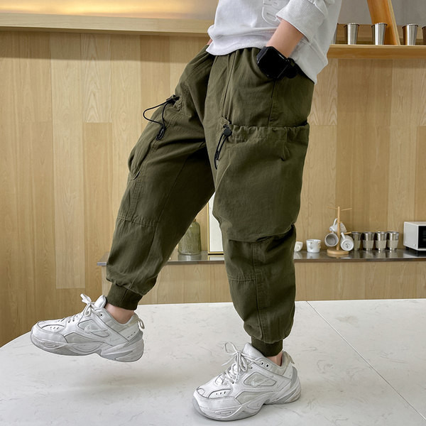 Plačios vaikiškos kelnės su kišene berniukams