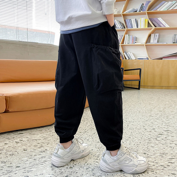 Plačios vaikiškos kelnės su kišene berniukams