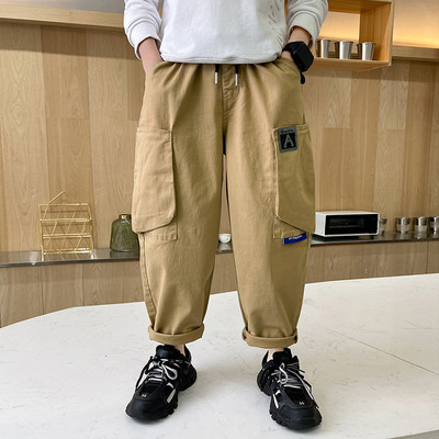 Gyermek nadrág zsebbel és fűzővel