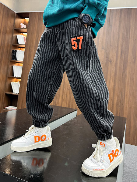 Pantaloni de toamna pentru baieti cu broderie si elastic la picioare