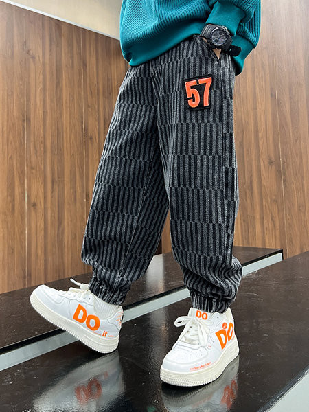 Pantaloni de toamna pentru baieti cu broderie si elastic la picioare