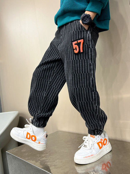 Pantaloni de toamna pentru baieti cu broderie si elastic la picioare