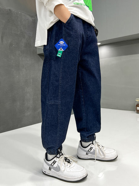 Vaikiški džinsai aukštu juosmeniu ir kišenėmis