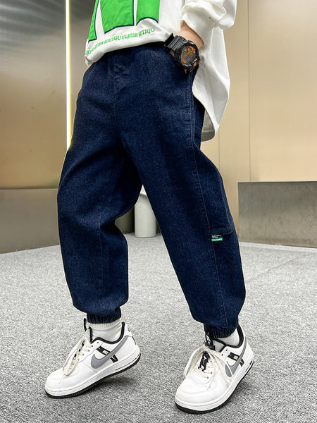 Vaikiški džinsai aukštu juosmeniu ir kišenėmis