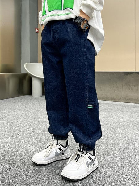 Vaikiški džinsai aukštu juosmeniu ir kišenėmis