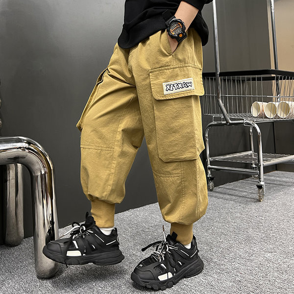 Novi model dječjih hlača u dvije boje