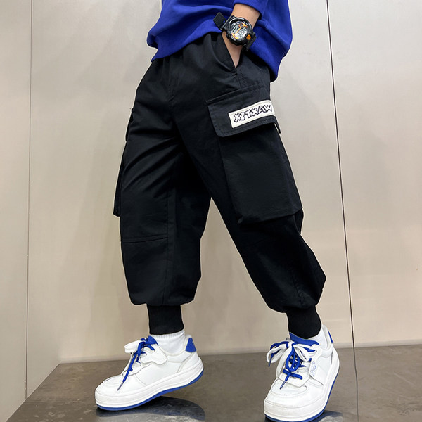 Novi model dječjih hlača u dvije boje