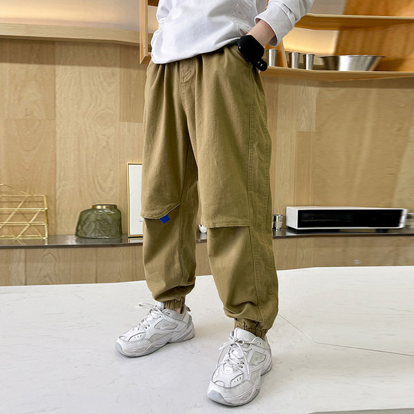 Naujas vaikiškų kelnių modelis