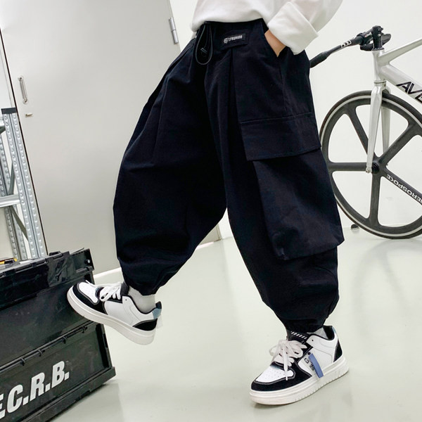 Vaikiškos kelnės berniukams švaraus modelio