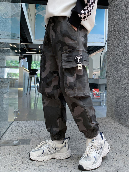 Új modell terepszínű nadrág fiúknak zsebbel