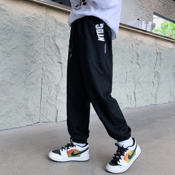 Sportnadrág fűzős zsebbel