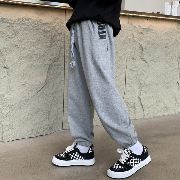 Sportnadrág fűzős zsebbel