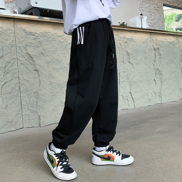 Sportnadrág fűzős zsebbel