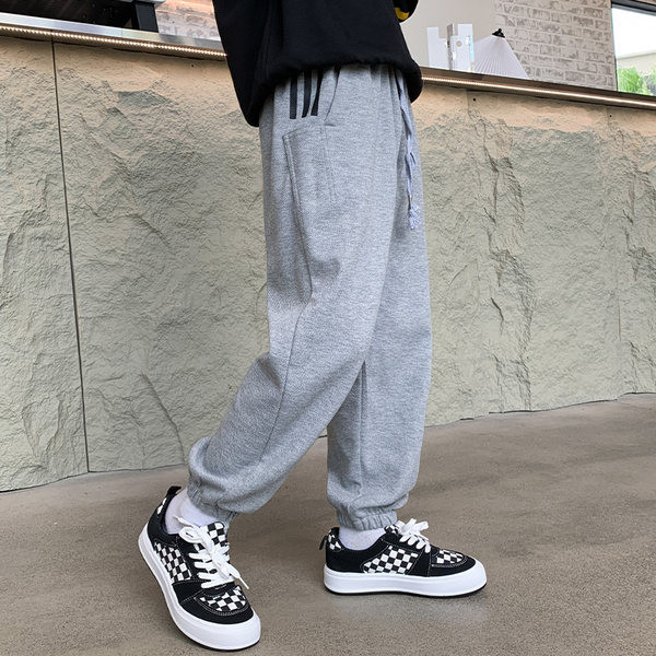 Sportnadrág fűzős zsebbel